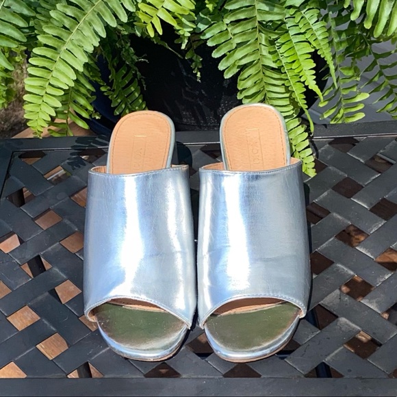 Ladies Silver slip-on shoes size 6 with 3” chunk heel. - Picture 3 of 7